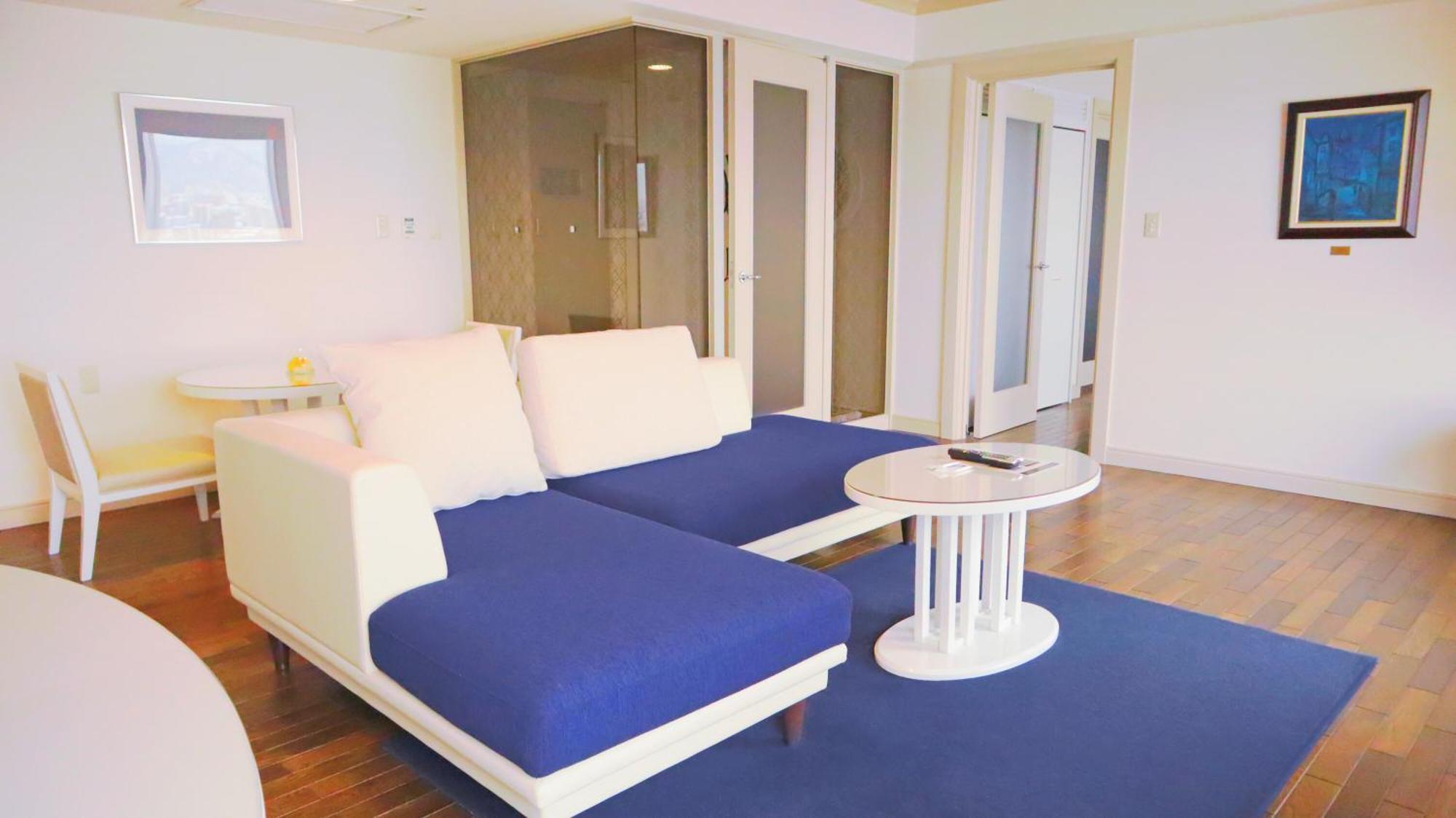 Premier Hotel Nakajima Park Sapporo Dış mekan fotoğraf A living room in a serviced apartment in Hong Kong